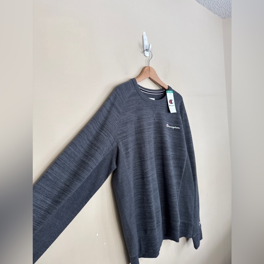 New with tags - CHAMPION - Men's Sweatshirt in Grey space stripe. XL - Picture 5 of 5